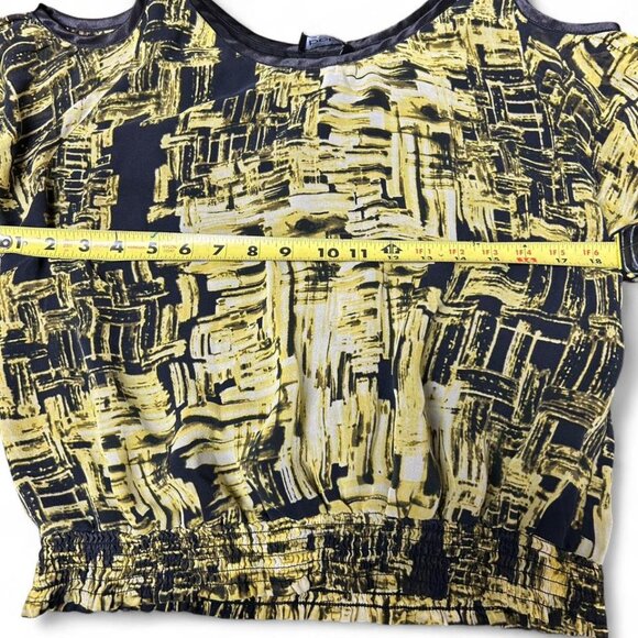 3/$15 Bebe cute Y2K Yellow and black abstract print cold shoulder top 2000s - Picture 5 of 6